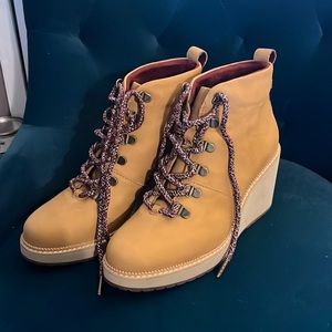New without tags, Toms size 7.5 wedge boot